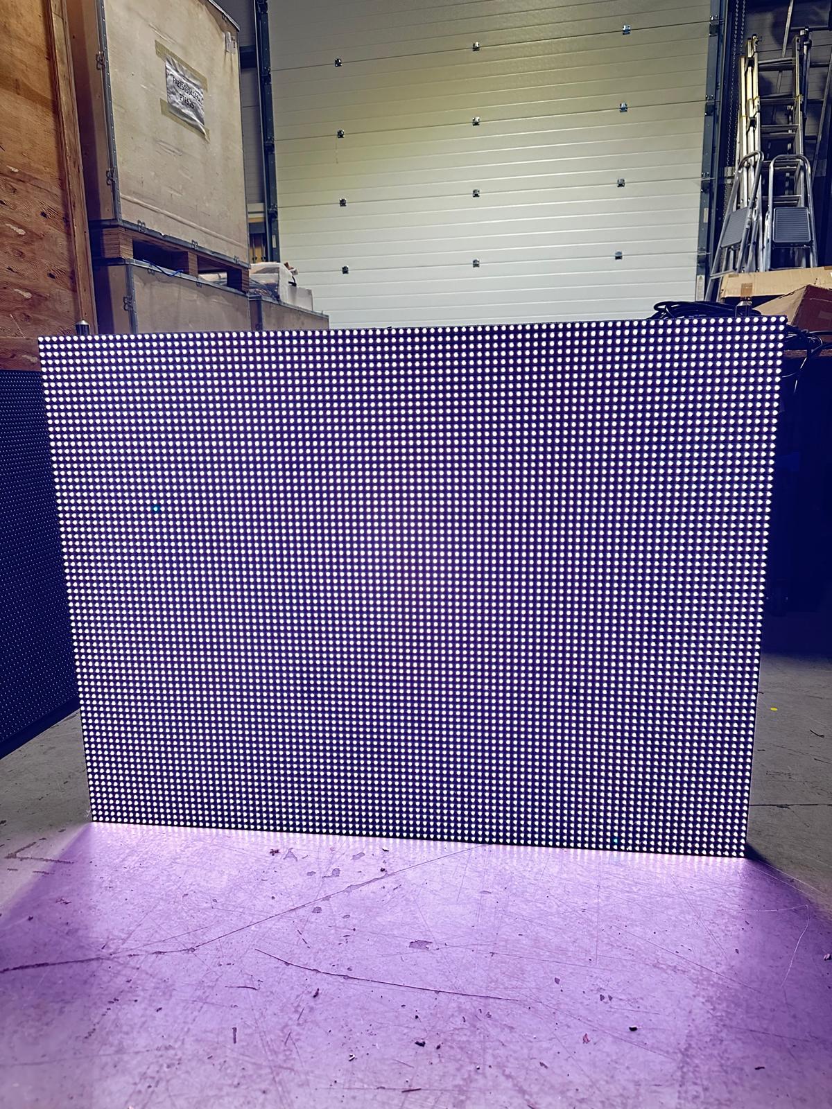 OVC P10 OUTDOOR LED SCREEN - X 9 CABINETS WHICH MAKES A 3072MM X 2124MM SCREEN.