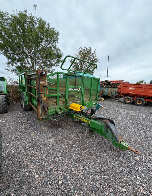 HUSTLER FEED MIXER