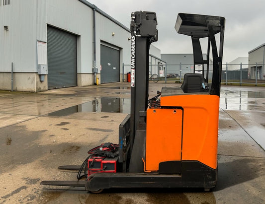 **(INCLUDES CHARGER)** 2016 UNICARRIERS ULS140D ELECTRIC FORKLIFT
