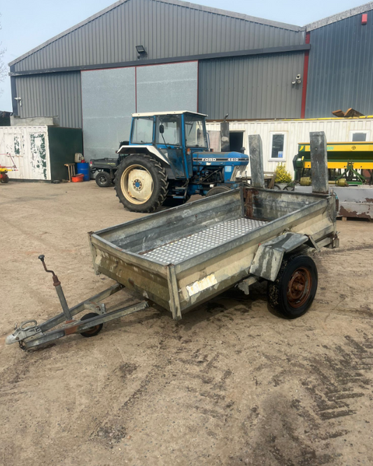 TRAILER WITH RAMP
