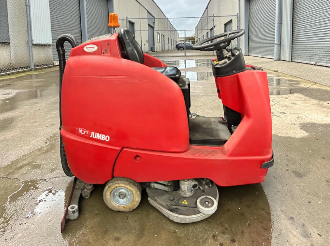 **(INCLUDES CHARGER)** 2020 RCM JUMBO 60962N ELECTRIC SWEEPER