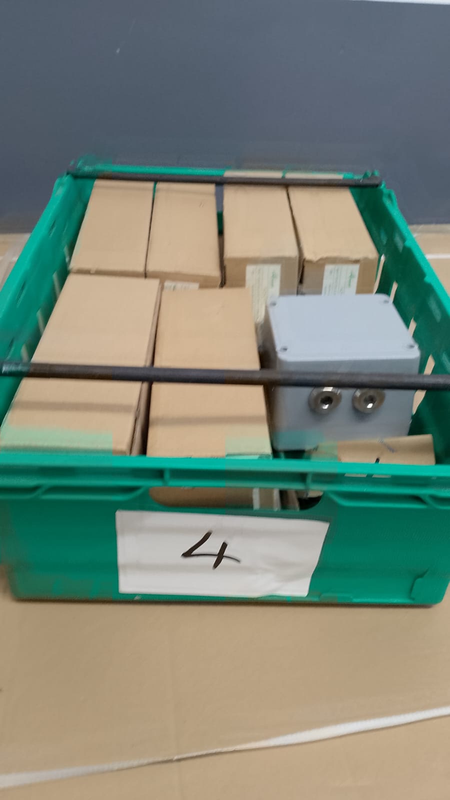 JOBLOT X 2 CRATES NUMBER 4 RESELLER CARBOOT MARKET