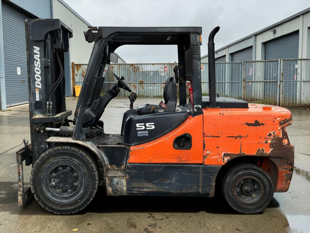 2014 DOOSAN D55C-7 5.5 TON DIESEL FORKLIFT