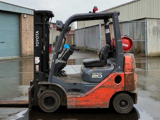 2016 TOYOTA 02-8FGKF20 2,000KG LP GAS FORKLIFT