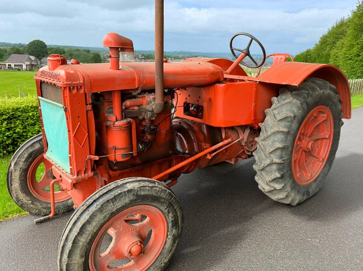 ALLIS CHALMERS U TRACTOR – TIDY
