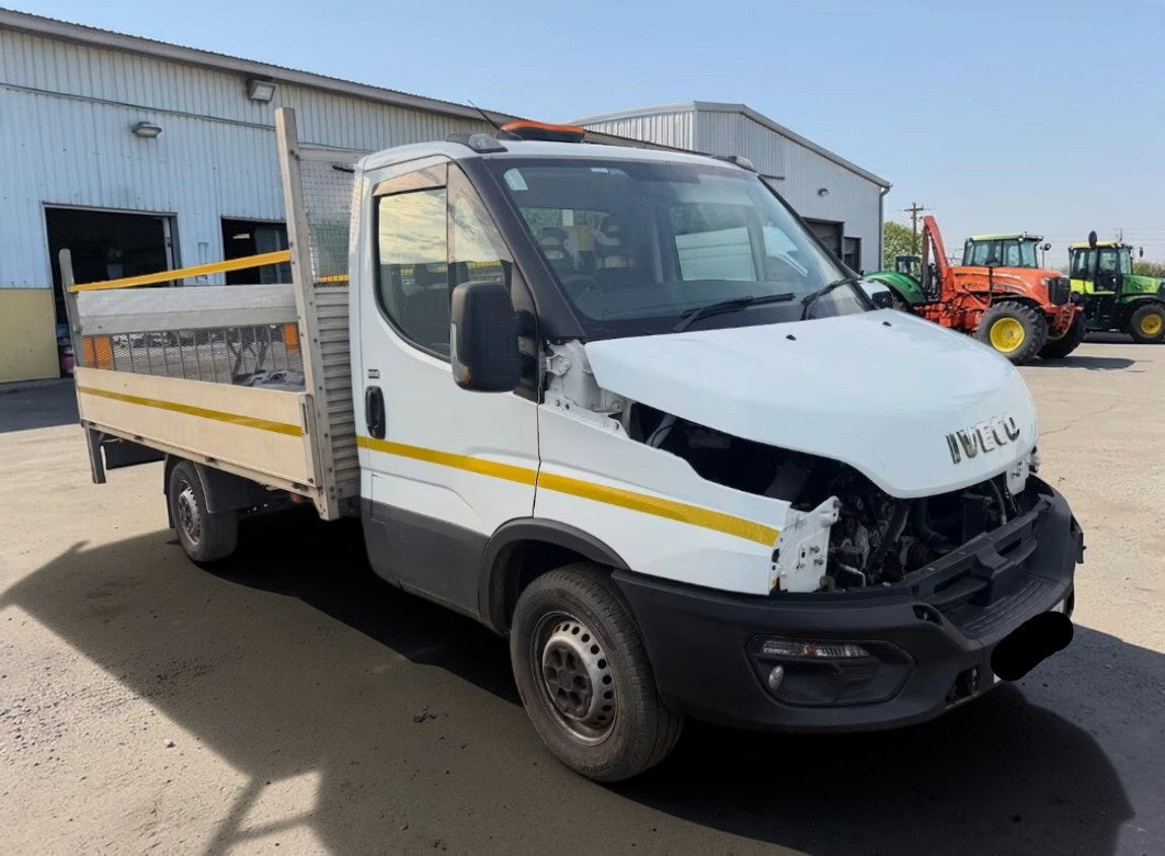 **(ONLY 48K MILEAGE)** 2023 IVECO DAILY 35S14B 2.3 DIESEL MANUAL CHASSIS CAB WHITE