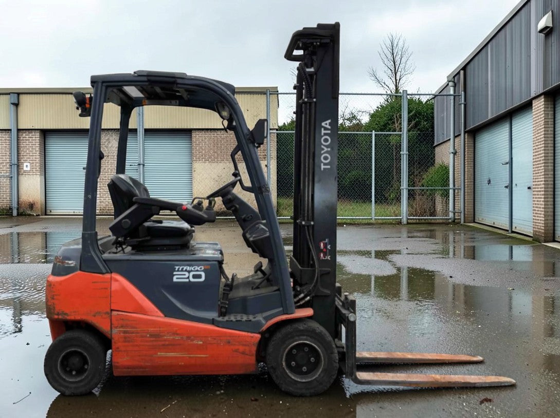 **(INCLUDES CHARGER)** 2017 TOYOTA 8FBMK20T 2T ELECTRIC FORKLIFT