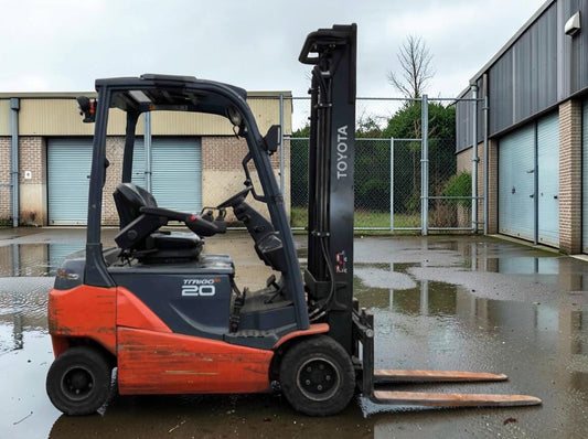 **(INCLUDES CHARGER)** 2017 TOYOTA 8FBMK20T 2T ELECTRIC FORKLIFT
