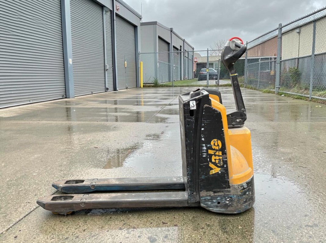 **(INCLUDES CHARGER)** 2020 YALE MP16 ELECTRIC PALLET TRUCK