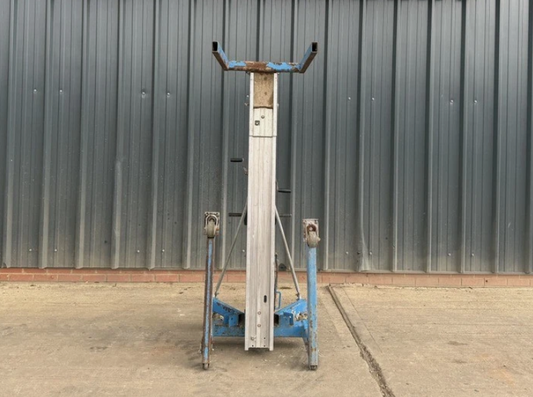 2016 GENIE SLA-10 MATERIAL LIFT – 454 KG – 3.49 M