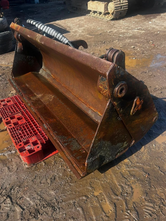 MCCONNEL 4-IN-1 BUCKET LOADER ATTACHMENT