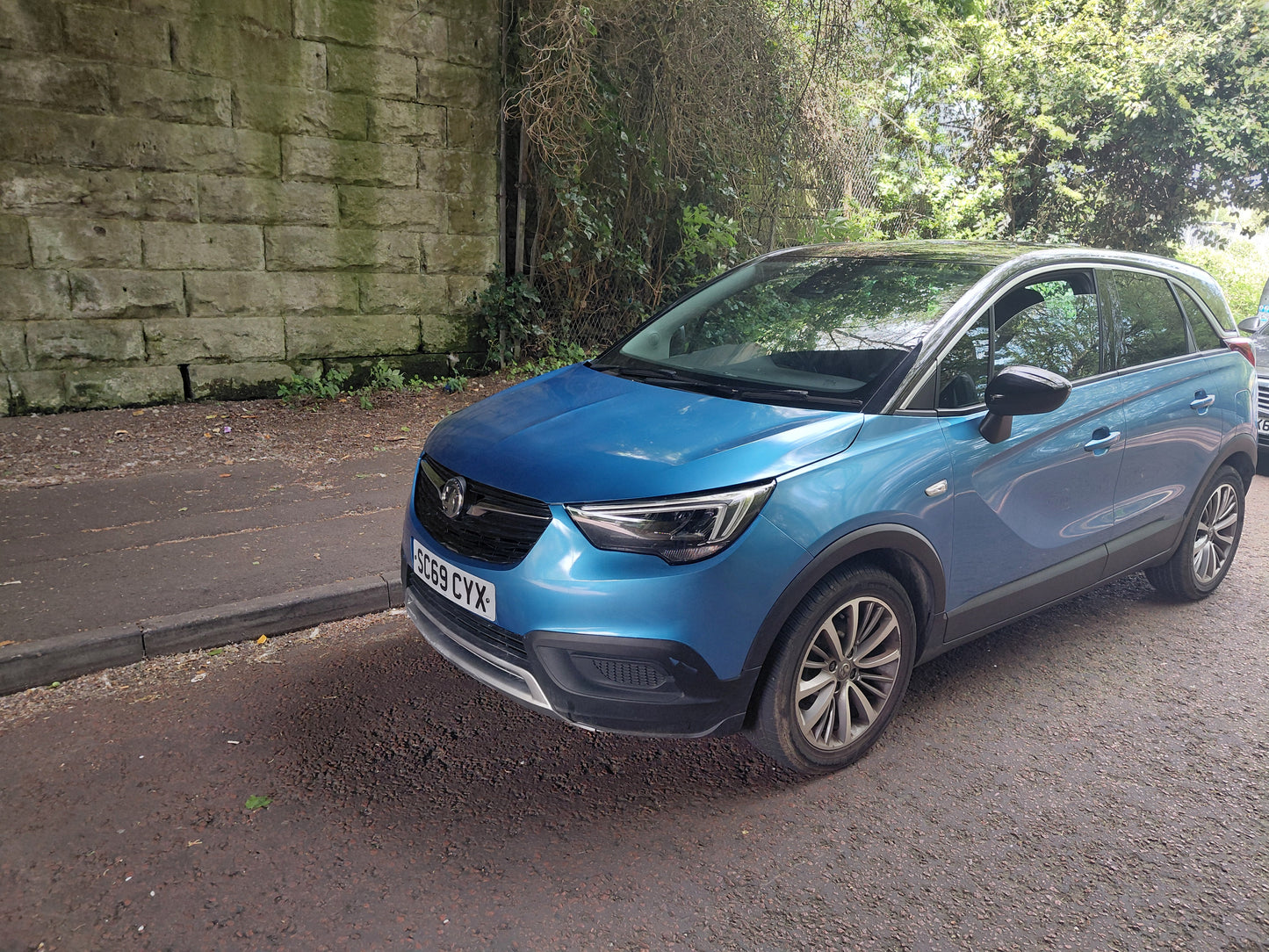 VAUXHALL CROSSLAND X 1.2 PETROL MANUAL 5 SPEED MOT MAY 5 2027