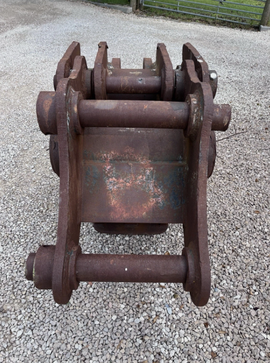 EXCAVATOR CONCRETE MUNCHER PIN SIZE: 100 MM >>--NO VAT ON HAMMER--<<