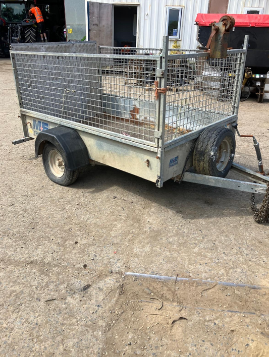 TRAILER WITH LOADING RAMP