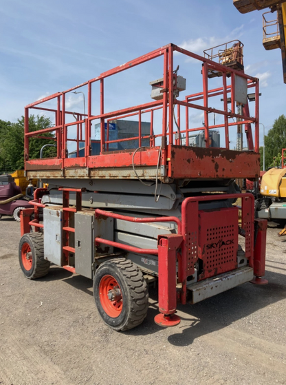 2012 SKYJACK SJ8841 SCISSOR LIFT ACCESS PLATFORM / MEWP