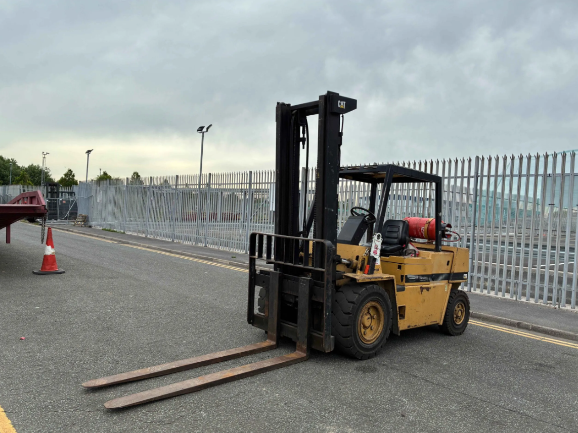 1992 CAT V100F LPG FORKLIFT