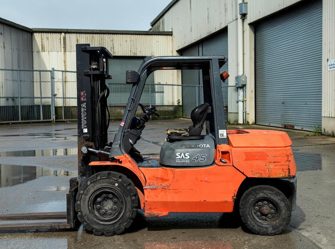 2009 TOYOTA 40-7FDA45 DIESEL FORKLIFT – 4.5 TONNE