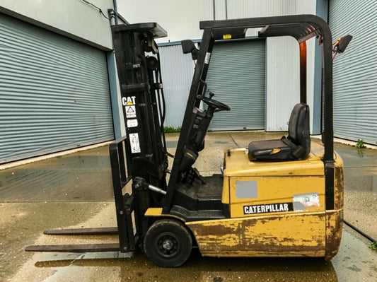 **(INCLUDES CHARGER)** 2003 CAT LIFT TRUCKS EP16KT CAPACITY: 1,600 KG