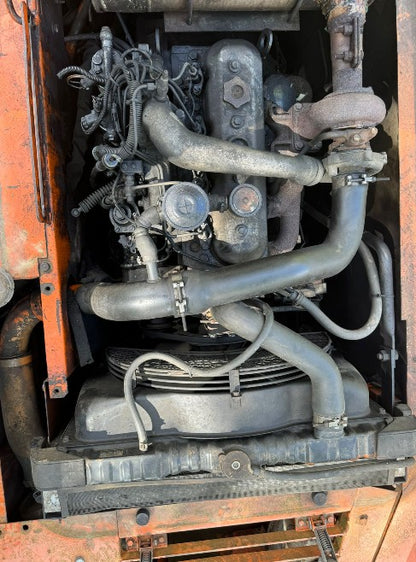 HITACHI EX135 EXCAVATOR - OPERATING HOURS: 8,900 HOURS
