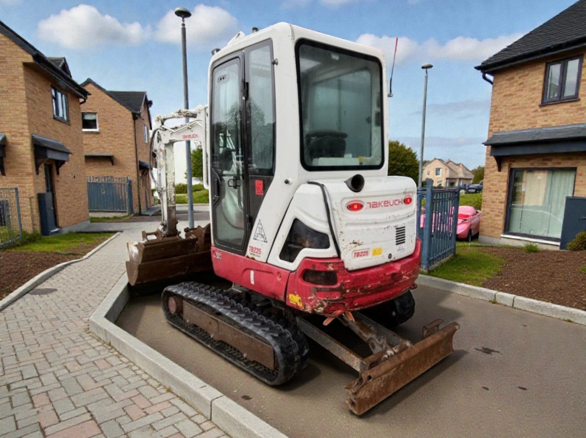 2018 TAKEUCHI TB225 MINI EXCAVATOR