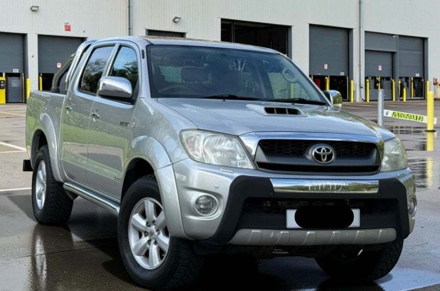 2011 TOYOTA HILUX INVINCIBLE D-4D 4X4 DCBA 2982CC DIESEL AUTOMATIC PICK >>--NO VAT ON HAMMER--<<