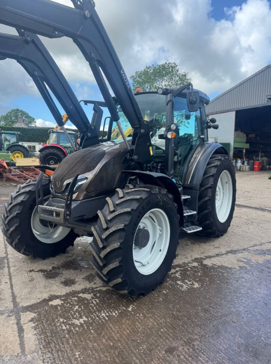 2021 VALTRA G115 C/W LOADER
