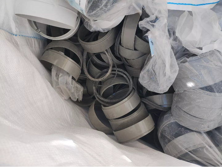 APPROX 250 /DUMPY BAG FULL -TERRAIN - 109.4 - 4" SEAL RING ADAPTORS + END CAPS