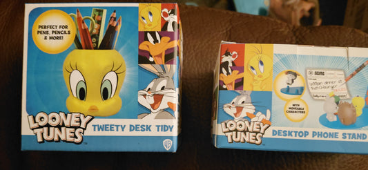 LOONEY TOONS PEN POTS AND PHONE HOLDERS ALSO DISNEY KEY RINGS FIGETS 50X UNITS