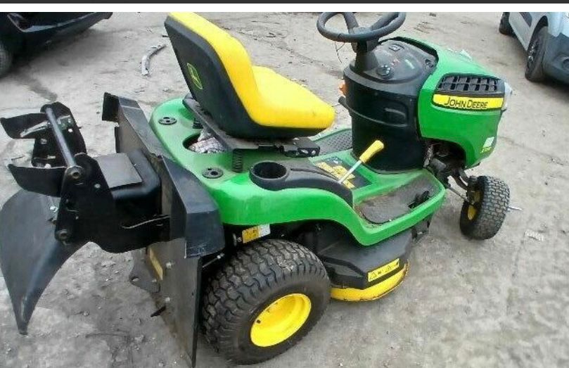 JOHN DEERE X135R - LAWNMOWER TRACTOR >>--NO VAT ON HAMMER--<<