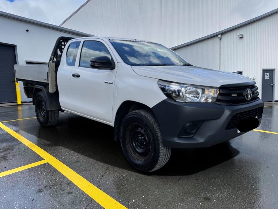 2018 TOYOTA HILUX ACTIVE D-4D 4WD ECB 2.4 DIESEL MANUAL PICK UP WHITE
