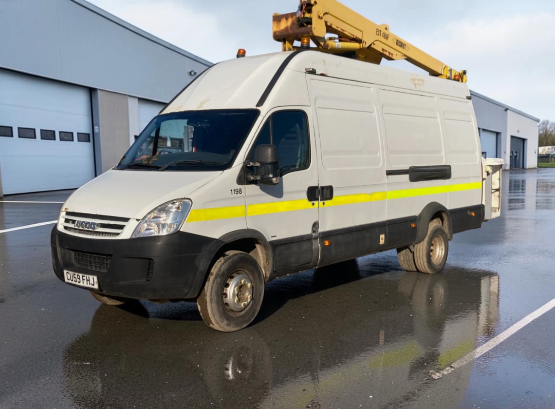 2009 IVECO 65C18 VERSALIFT EST46 CHERRY PICKER VAN