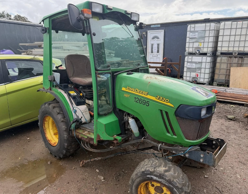2011 JOHN DEERE 2320 COMPACT TRACTOR 700 HOURS