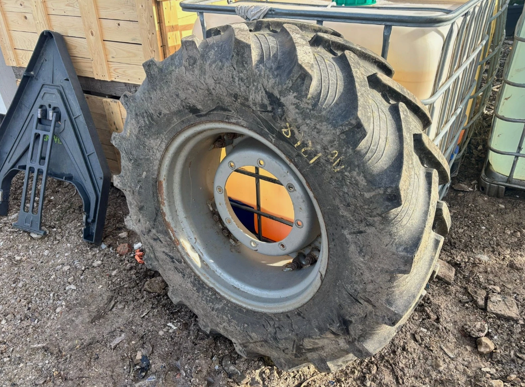 JCB TRACTOR WHEEL & TYRE – 380/70 R24 TAURUS – 8 STUD COMPLETE RIM