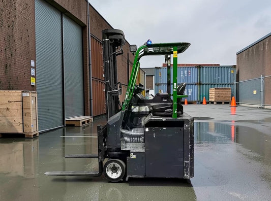 **(INCLUDES CHARGER)** 2019 COMBILIFT CBE 3000 ELECTRIC FORKLIFT