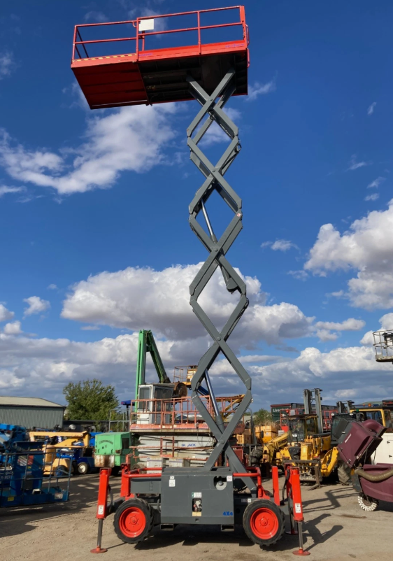 2011 SKYJACK SJ6832 SELF-PROPELLED SCISSOR LIFT – 11.7 METRE WORKING HEIGHT