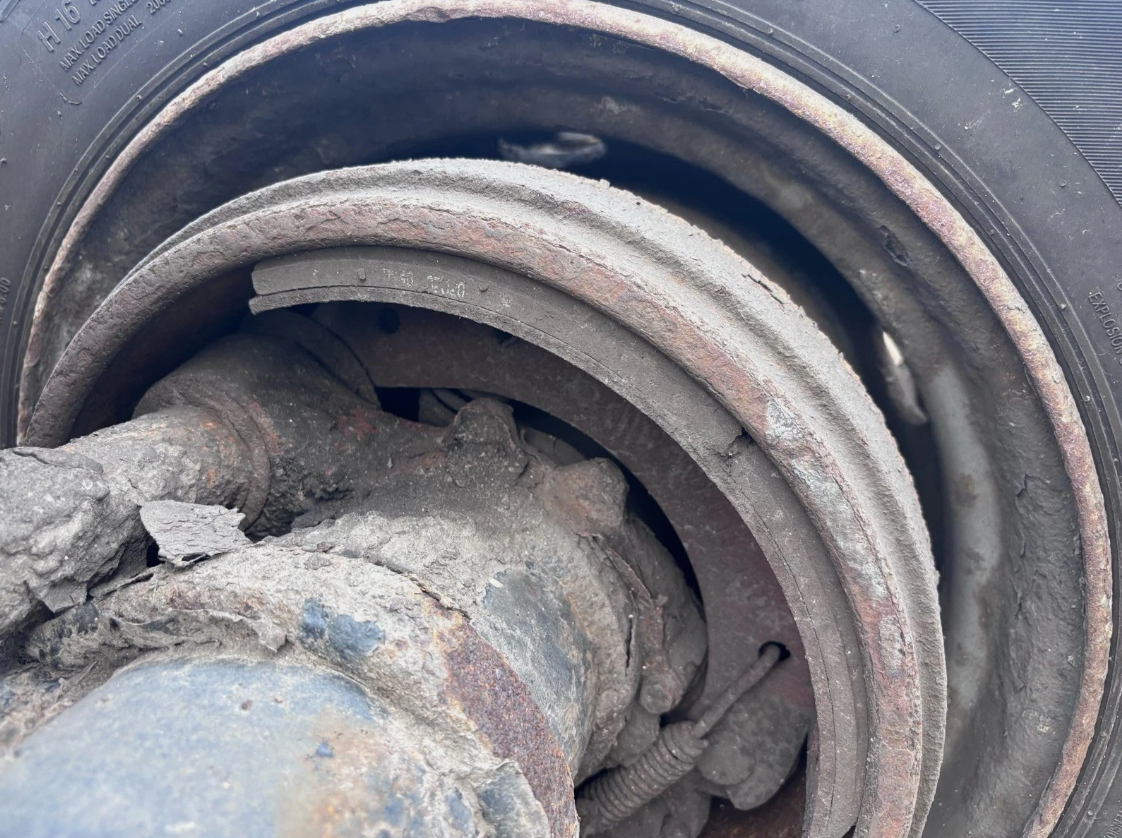 2 X ROR AXLES WITH DRUM BRAKES AND 215/75R17.5 TYRES – TRACTOR LOW LOADER TRAILER