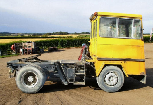 RELIANCE DOCK SPOTTER / SHUNTER TUG – PERKINS V8 – HYDRAULIC FIFTH WHEEL LIFT