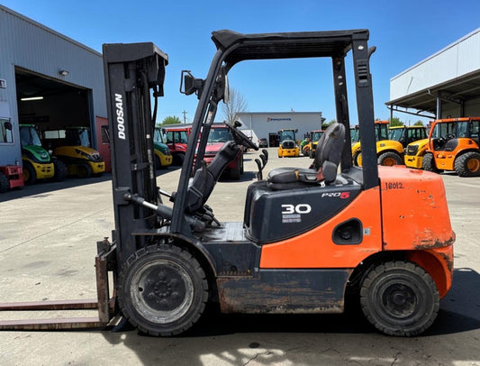 2017 DOOSAN D30S-5 DIESEL FORKLIFT SIDE SHIFT