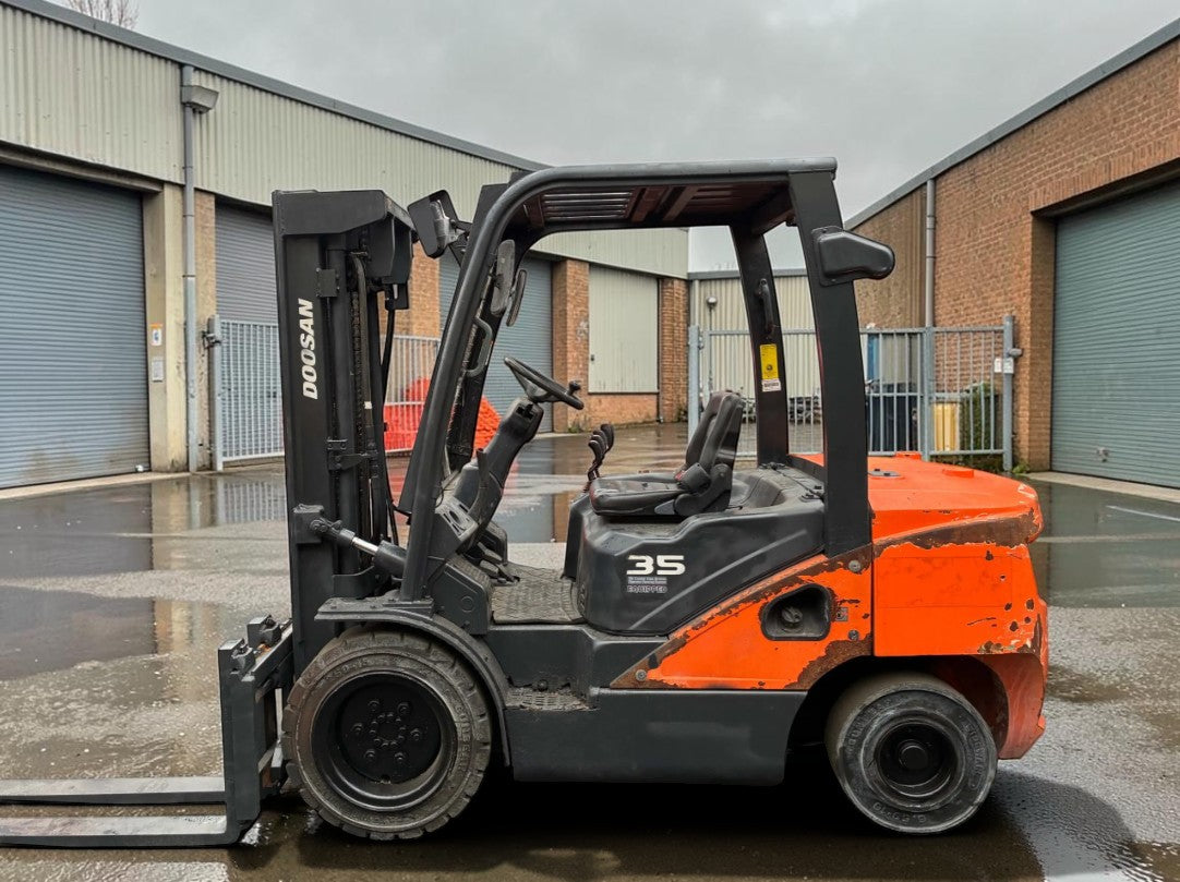 2018 DOOSAN D35C-7 DIESEL FORKLIFT