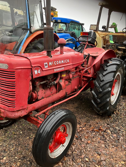 INTERNATIONAL W4 TRACTOR