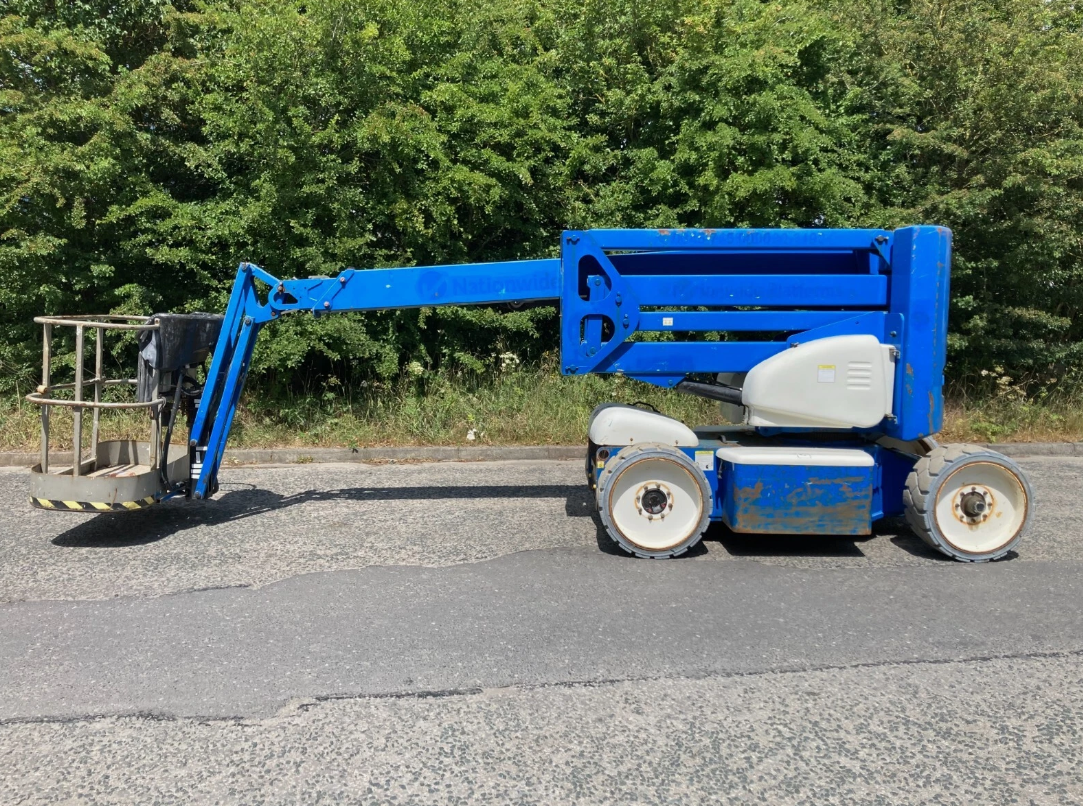 2011 NIFTYLIFT HR15 CHERRY PICKER SCISSOR LIFT ACCESS PLATFORM