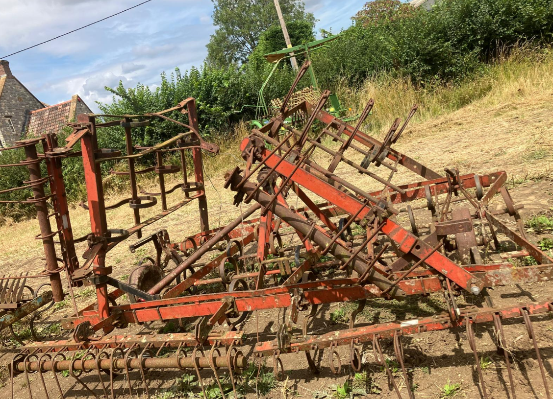 FOLDING SPRINGTINE HARROW