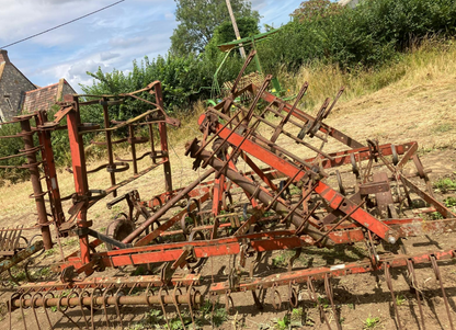 FOLDING SPRINGTINE HARROW