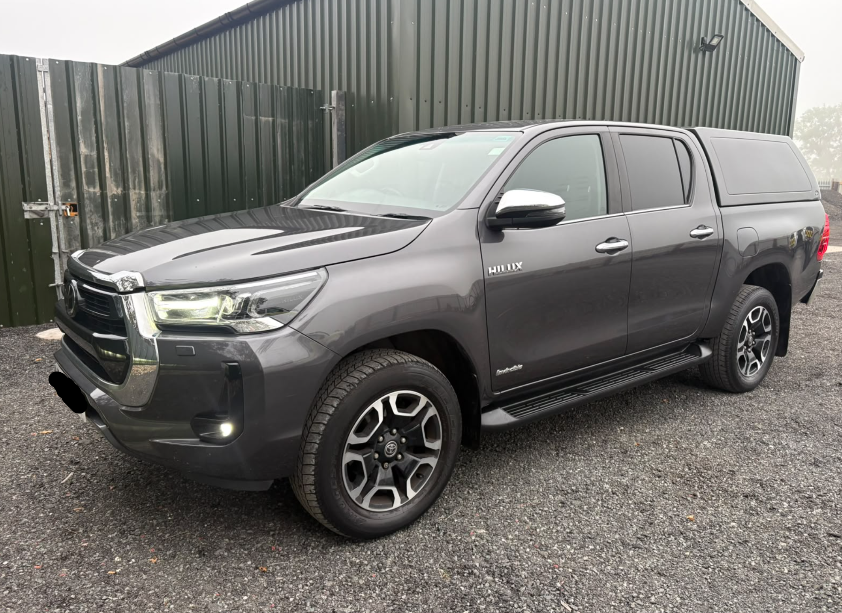 **(ONLY 62K MILEAGE)** 2023 TOYOTA HILUX INVINCIBLE D-4D 4WDDCB 2.4 DIESEL AUTOMATIC PICK UP