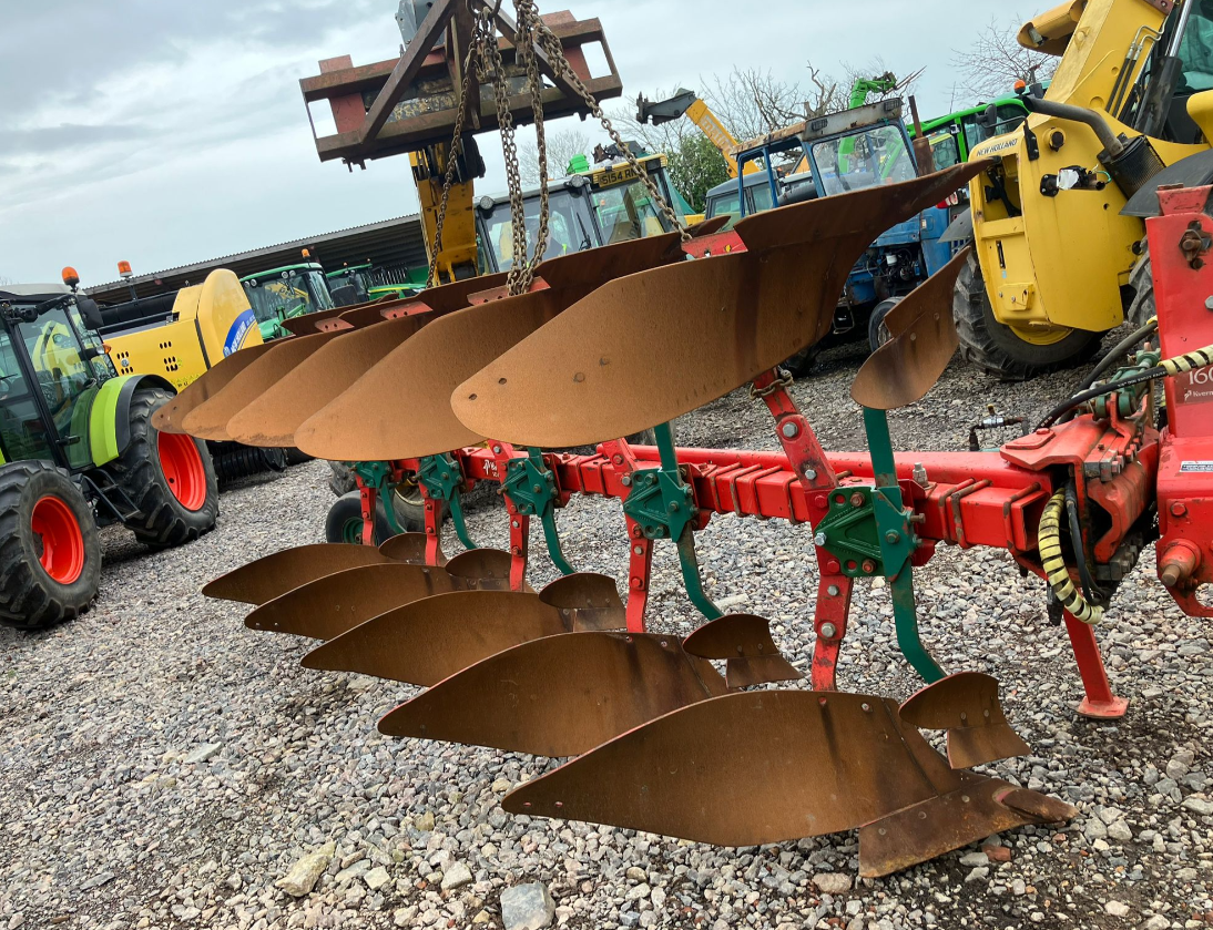 KVERNELAND VD85, 5 FURROW PLOUGH