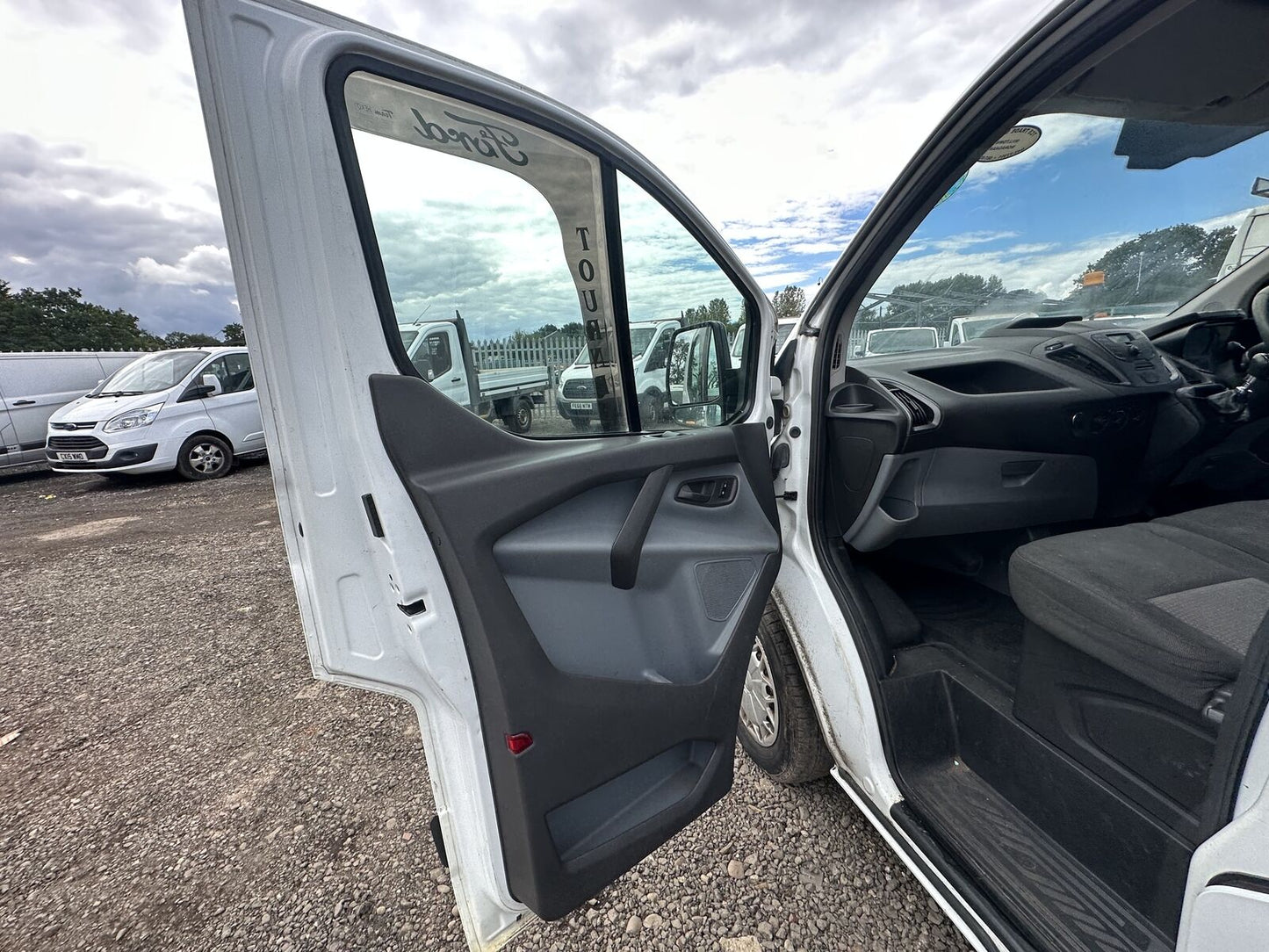Bid on CARGO CARRIER: 2014 FORD TRANSIT CUSTOM - CLEAN INTERIOR - MOT FEB 2024- Buy &amp; Sell on Auction with EAMA Group