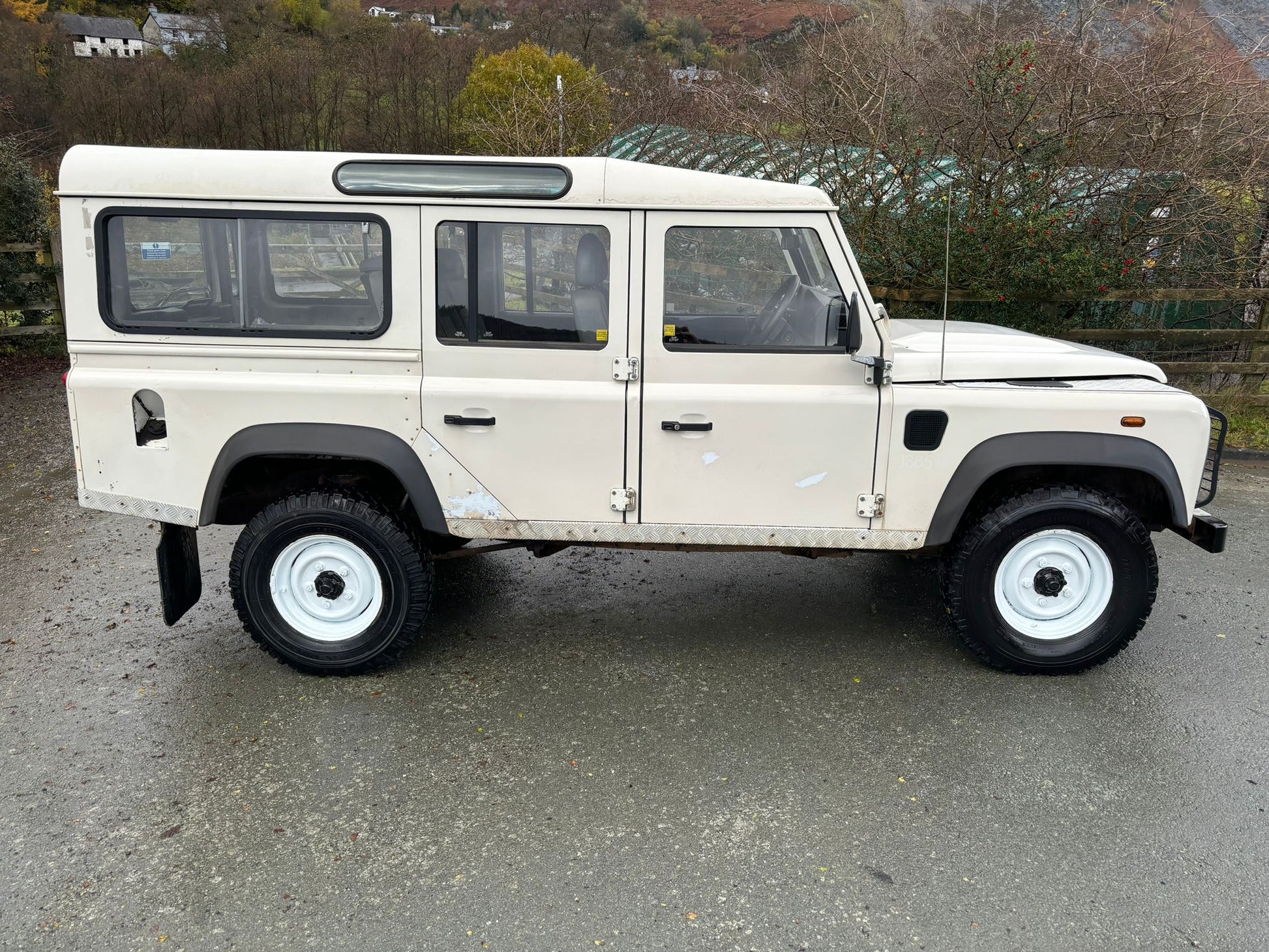 Bid on LAND ROVER DEFENDER 110 COUNTY HARDTOP TDCI 2009 EX COUNCIL CSW- Buy &amp; Sell on Auction with EAMA Group