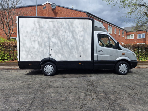 2010 MERCEDES SPRINTER CATERING VAN - INDEAL FOR NEW BUSINESS FAST FOOD