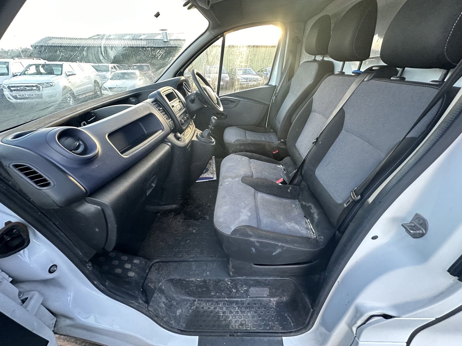 Bid on **(ONLY 75K MILEAGE)** PRACTICAL LWB VAN: 2015 VAUXHALL VIVARO TRAFIC NO VAT ON HAMMER- Buy &amp; Sell on Auction with EAMA Group