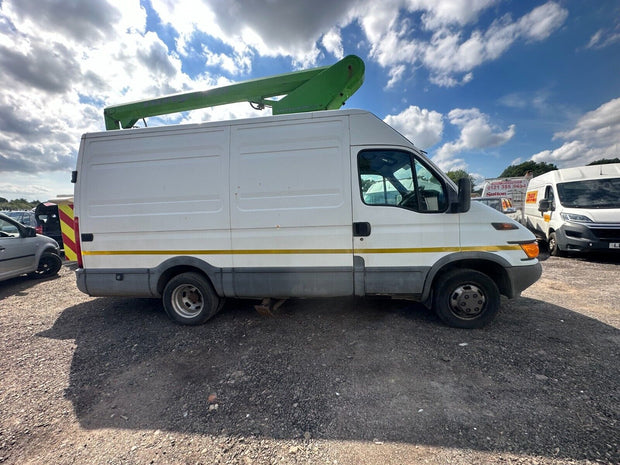 PRICED TO CLEAR - 2002 IVECO-FORD CHERRY PICKER WHITE WORK VAN ONLY 135K MILES (NO VAT ON HAMMER)
